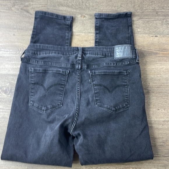 Levi’s Women’s Black 711 Mid Rise Skinny Jeans, size 32 - Picture 9 of 11